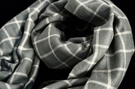Are Cashmere and Pashmina Scarves The Same? The Difference Between The Luxury Fabrics